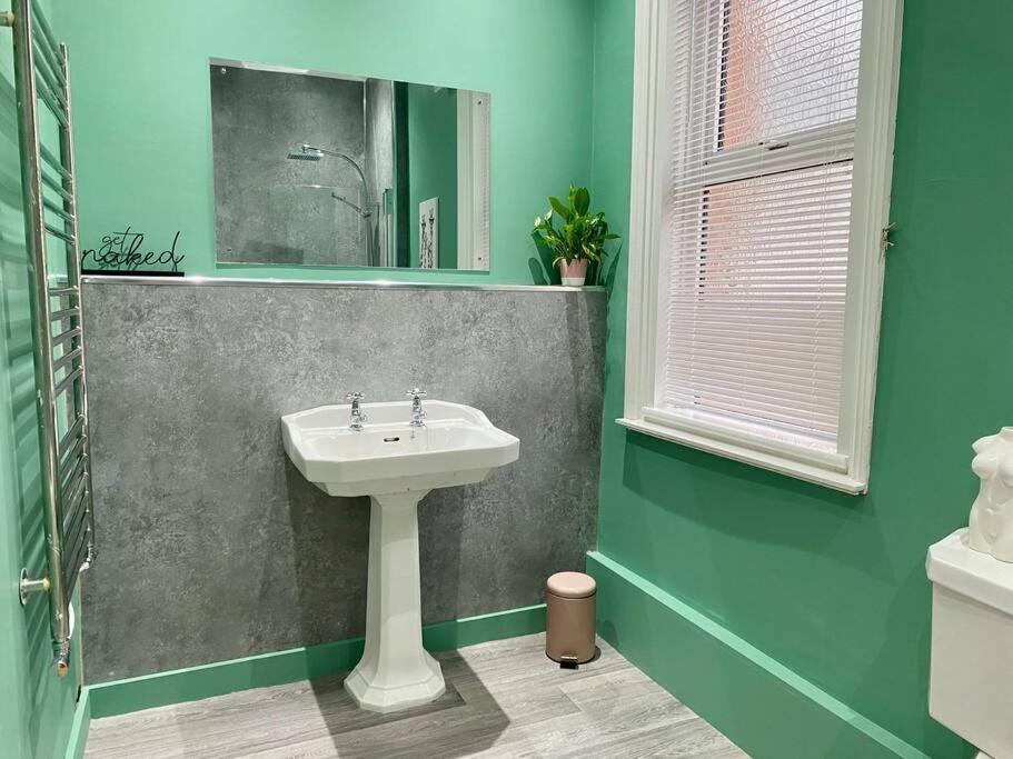 Spacious, Cosy 3 Bedroom House In Preston. プレストン エクステリア 写真